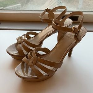 Vince Camuto Size 7.5 Nude Pumps
